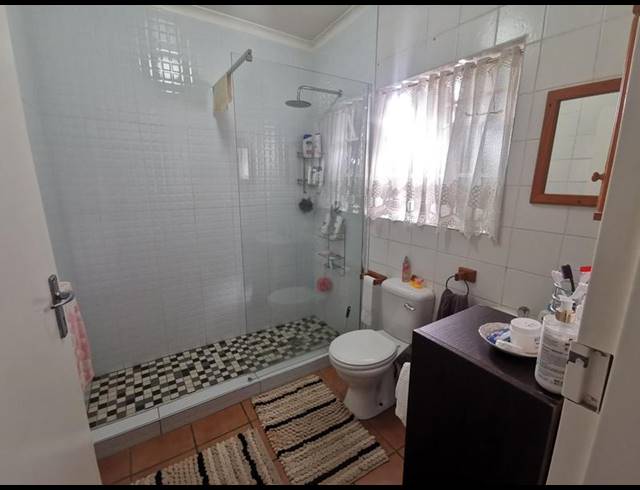 2 BEDROOM PROPERTY TO RENT IN GOLF PARK